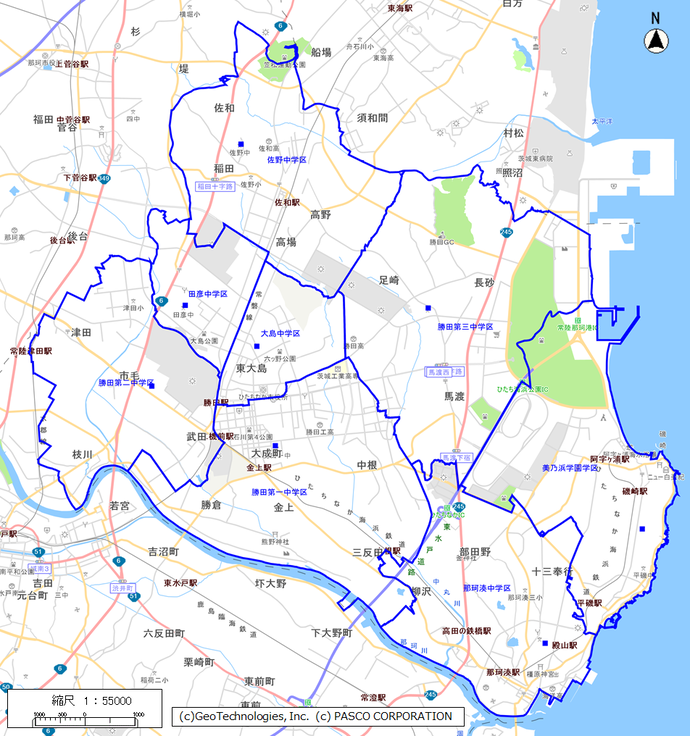 地図：青の四角が中学校の所在地、青の線が中学校の通学区域