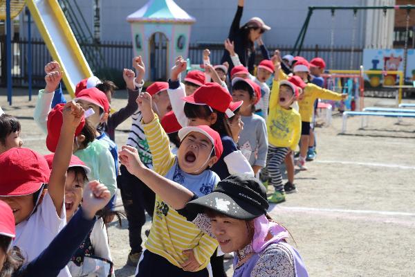 写真：綱引き前の掛け声