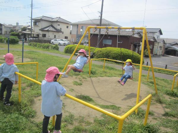 写真：公園へお散歩2