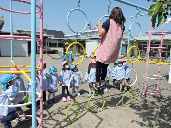 写真：園庭めぐりの様子3