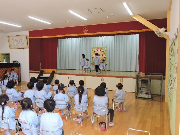 写真：お誕生会の様子2