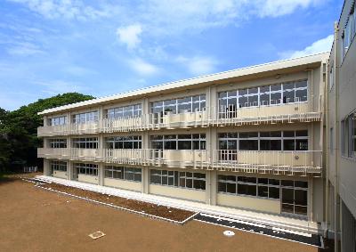 写真：勝倉小学校 外観