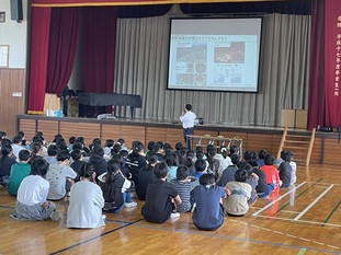 佐野小学校気候変動についての講座の様子