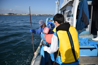 写真：漁業体験研修の様子4