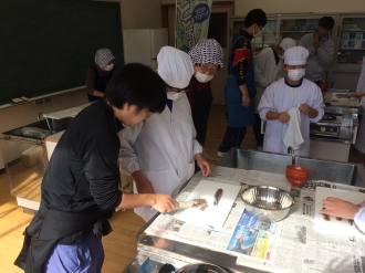 写真：地魚料理教室の様子5