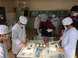 写真：地魚料理教室の様子7