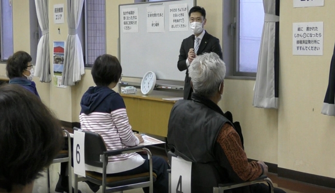 写真：ワクチン接種シュミレーション会場で挨拶をする大谷市長