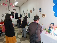 写真：トールペイント・金魚モビールコラボ展