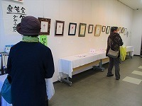 写真：篆刻とマンホールの拓本展