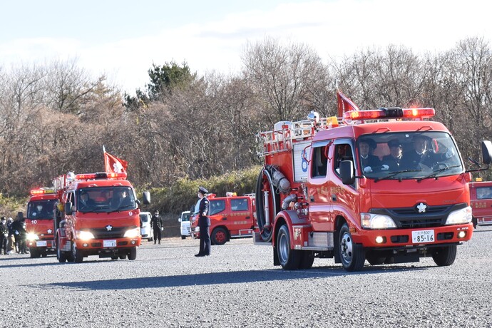 写真:出初式(車両パレード)の様子