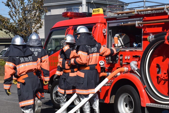 写真:機関運用訓練中継送水の様子