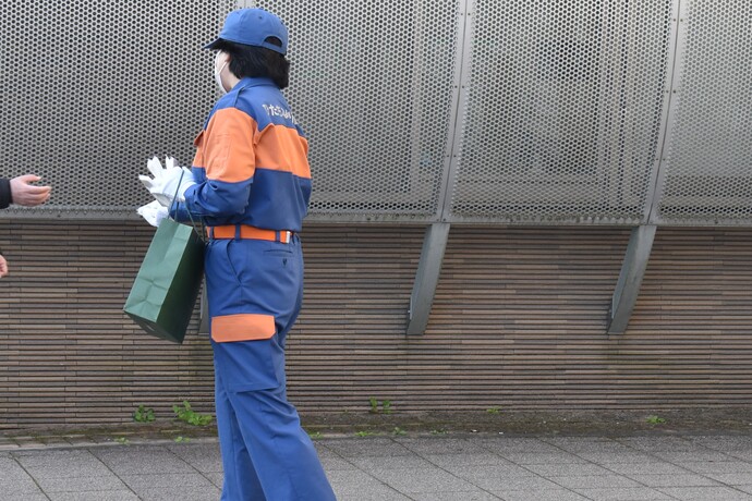 写真:駅前広報の様子2