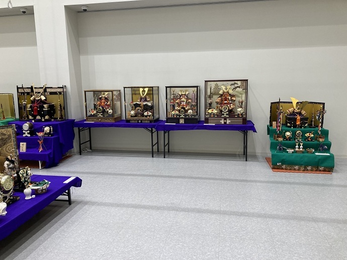 五月人形が展示されている様子