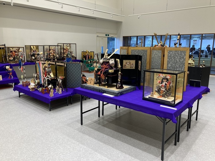 5月人形が展示されている様子