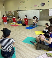 写真：子育てサロンえがお 活動の様子1