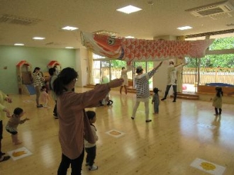 写真：親子で体操