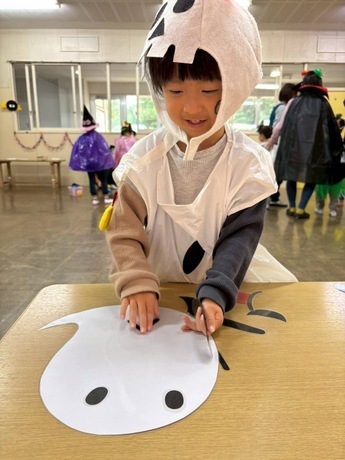 ドキンちゃんのふくわらいをしている男の子