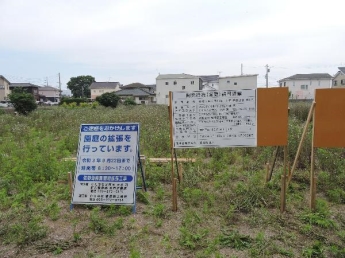 写真：園庭工事の看板