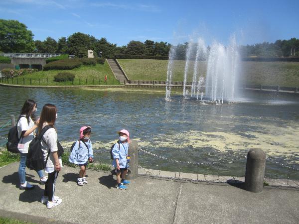 写真：海浜公園で親子遠足2