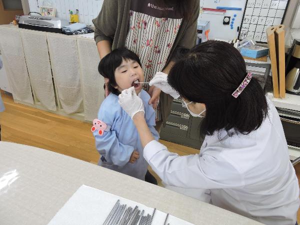 写真：歯科検診の様子2