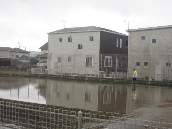 写真園庭の大きなみずたまり