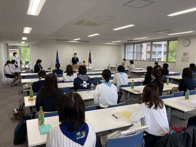 写真：参加者に挨拶する大谷市長