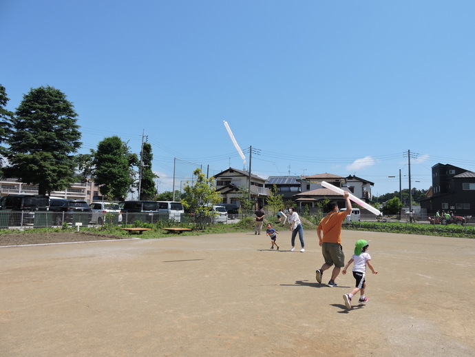 写真 風船を飛ばす様子