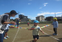 写真 かけっこをする子ども