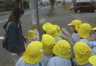 写真 幼稚園への帰り道