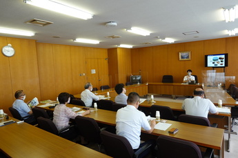 総務生活委員会の会議の写真