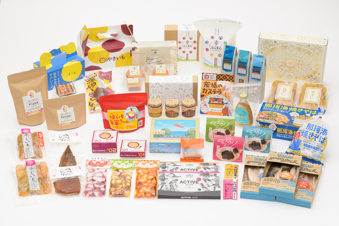 SHIO_KAZE商品を並べた写真。