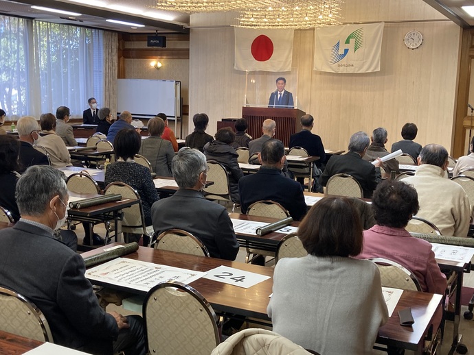 写真：参加者に挨拶する大谷市長