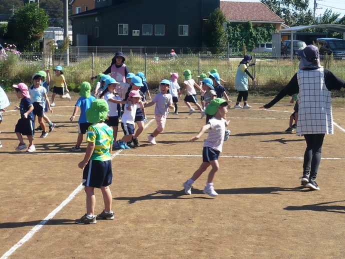 全園児による演技も上手になっている写真