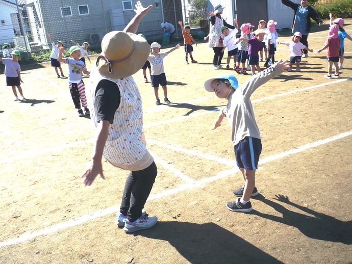 親子ダンスの練習の様子