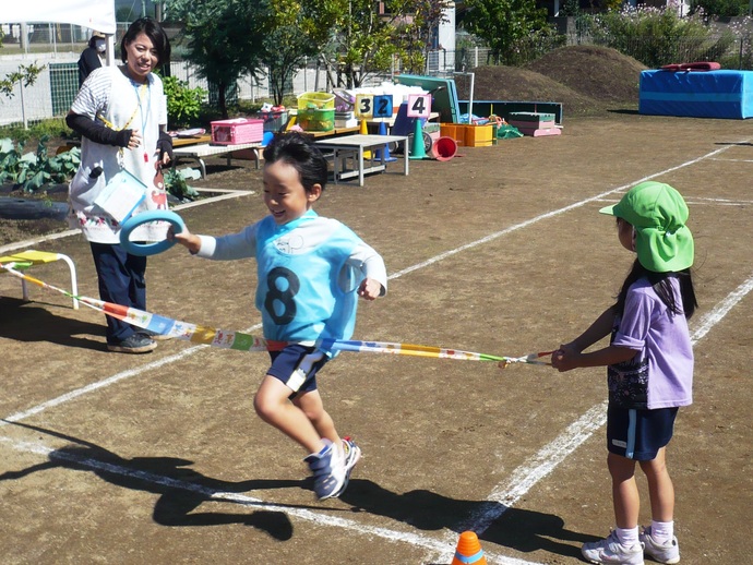 ゴールテープをカッコよく切る写真