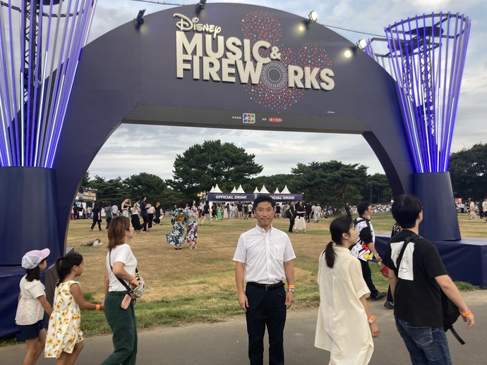 写真：イベントを視察する大谷市長