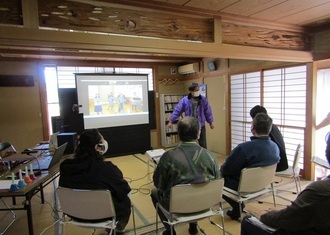リモートでの活動の方法を体験している参加者の写真