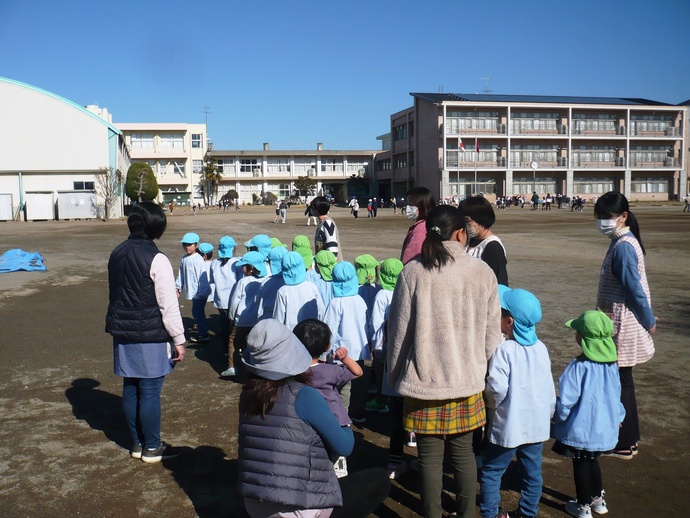 中休み交流開始前の集合の様子