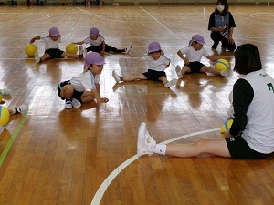 写真：ボールと遊ぼう