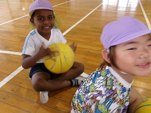 写真：ボールと遊ぼう