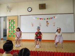 写真：6月生まれの誕生会