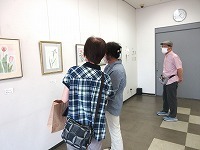 写真： 花を描く水彩色鉛筆画教室展