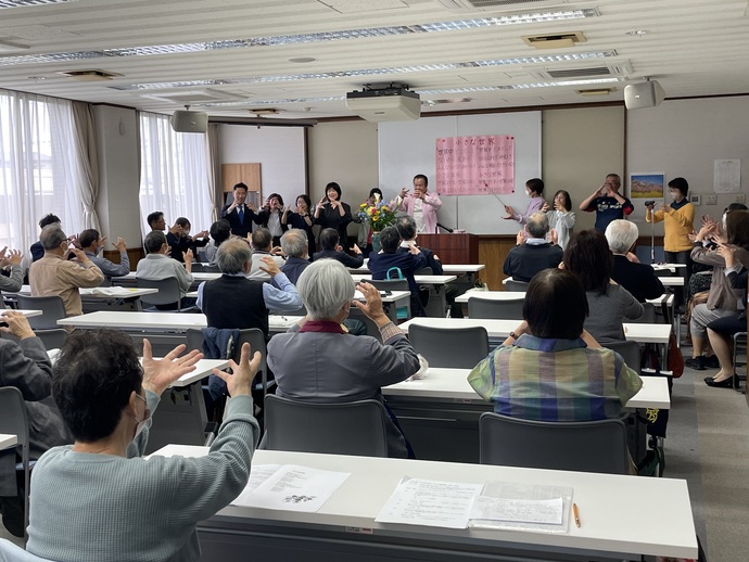 写真：開会式に参加する大谷市長