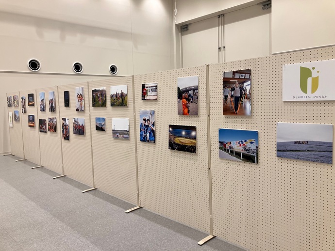 市報等に使用された写真が並ぶ様子