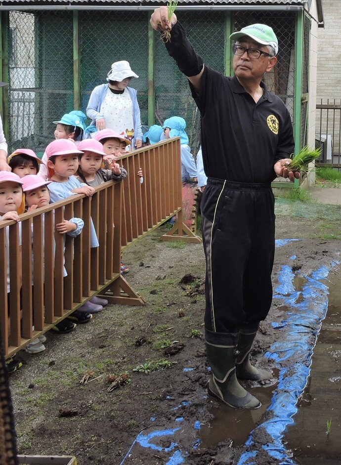 田植えの説明を受ける