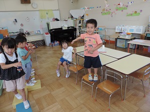 写真：芸術鑑賞会ごっこ