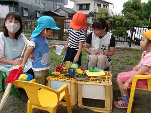 写真：砂遊び