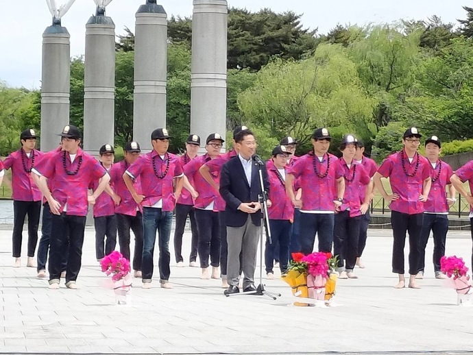 写真：参加者に挨拶する大谷市長