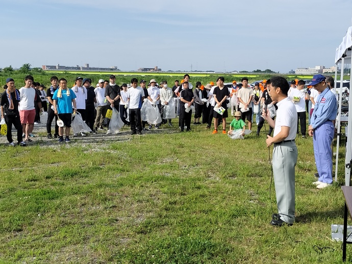 写真：参加者に挨拶する大谷市長