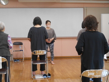写真：腹式呼吸をしている様子